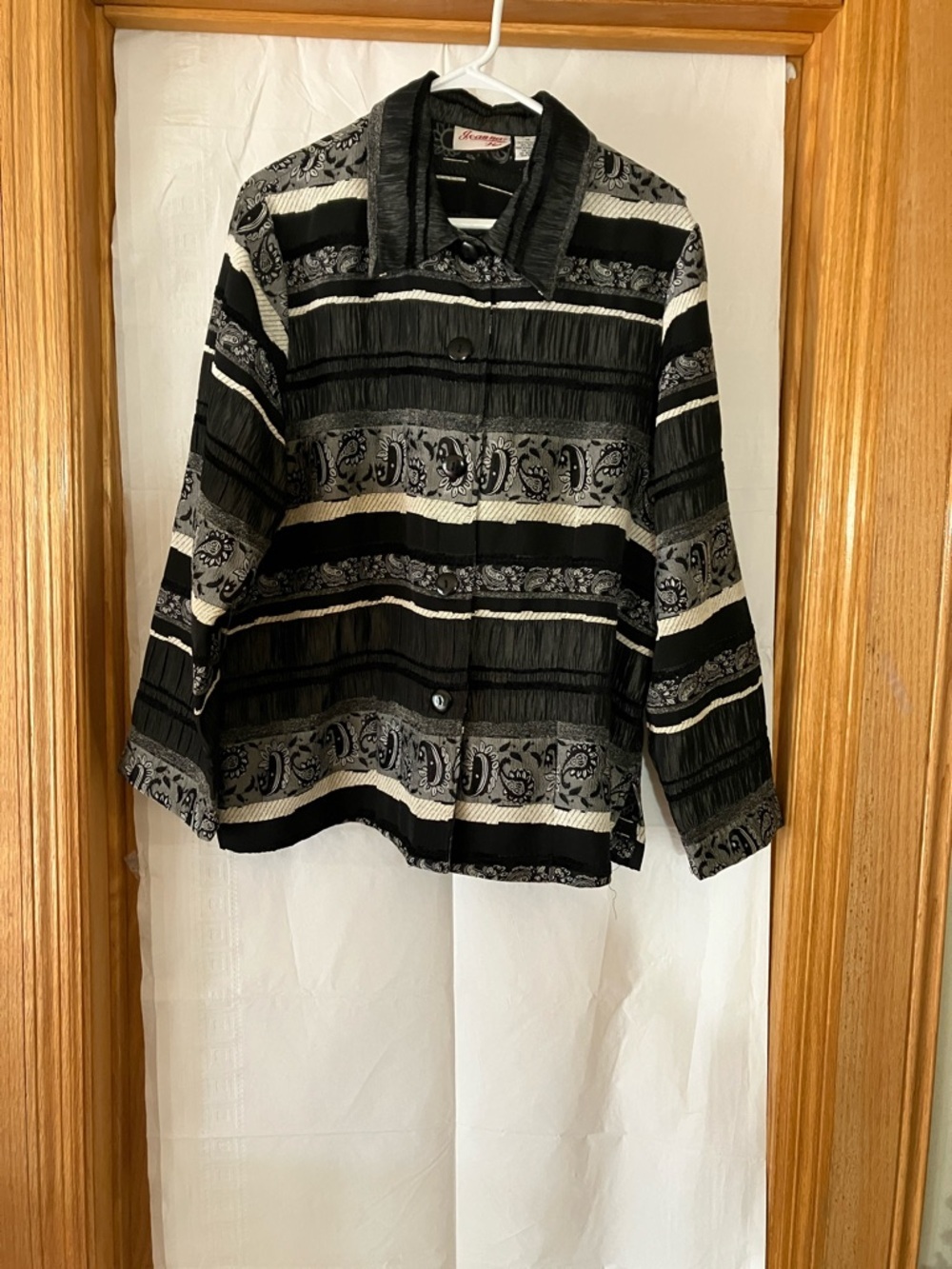 Joanna Plus Women’s 1X Button Up Black/Silver/White Paisley Pattern Blazer